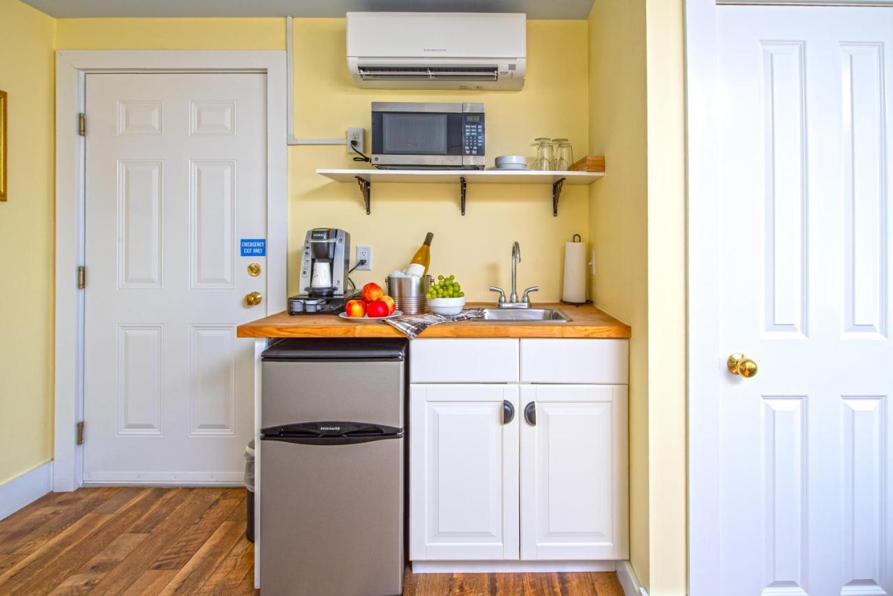 Admiral'S Landing (Adults Only) Bed & Breakfast Provincetown Bagian luar foto