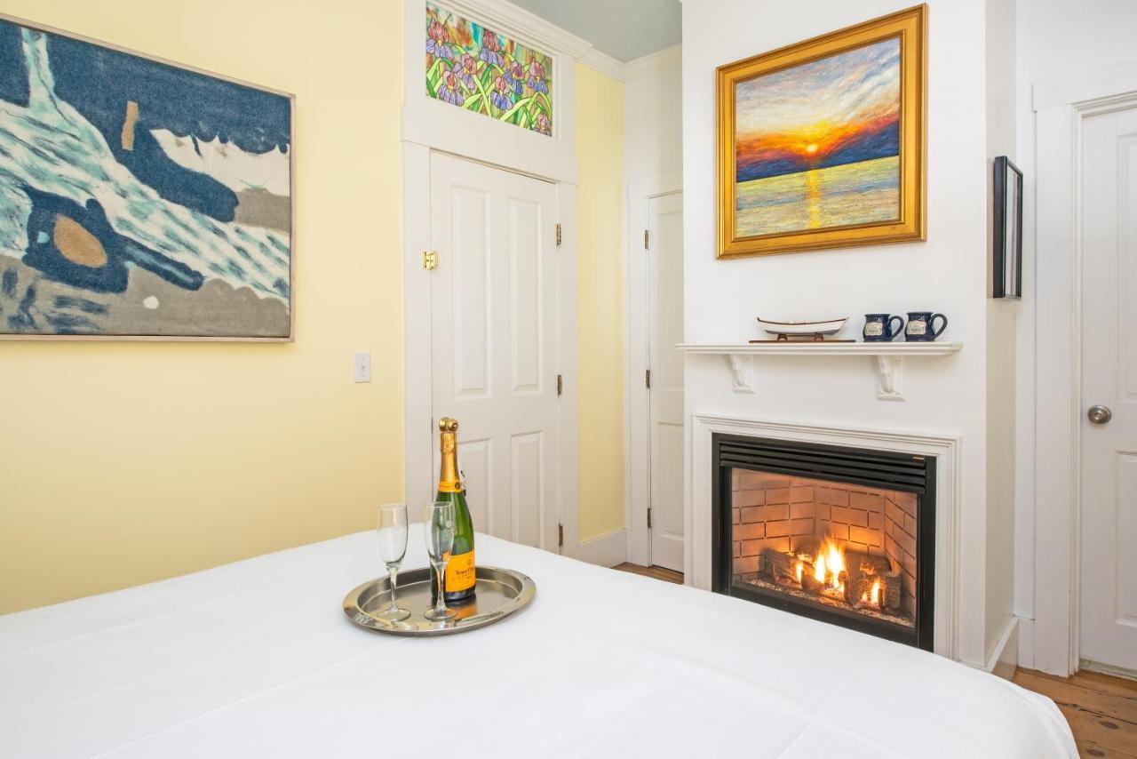 Admiral'S Landing (Adults Only) Bed & Breakfast Provincetown Bagian luar foto