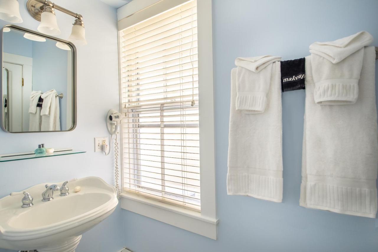 Admiral'S Landing (Adults Only) Bed & Breakfast Provincetown Bagian luar foto