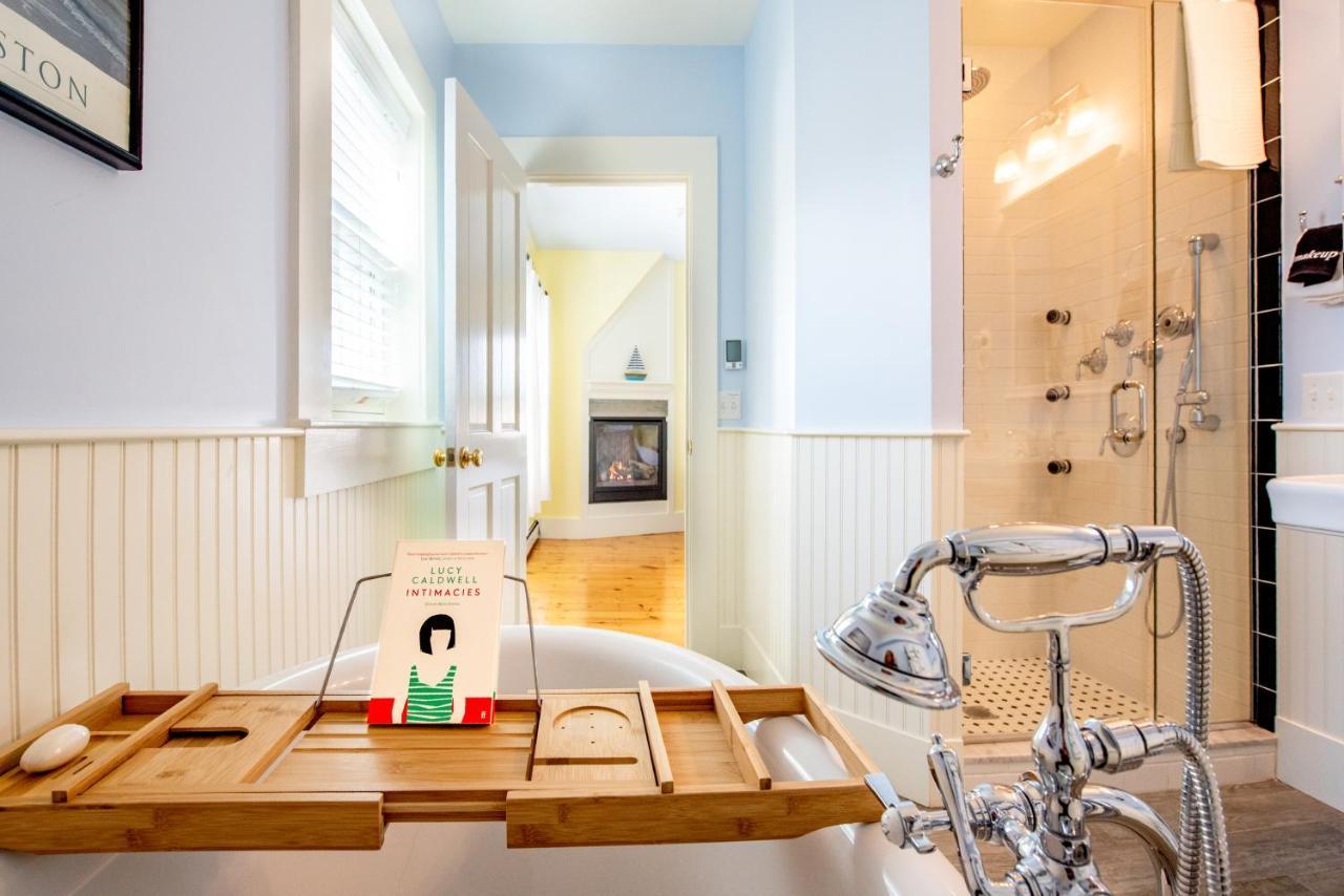 Admiral'S Landing (Adults Only) Bed & Breakfast Provincetown Bagian luar foto