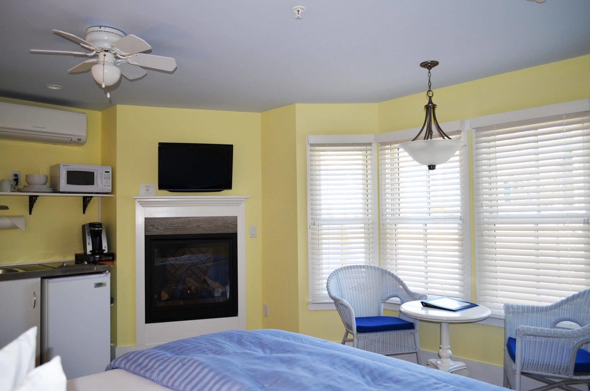 Admiral'S Landing (Adults Only) Bed & Breakfast Provincetown Bagian luar foto